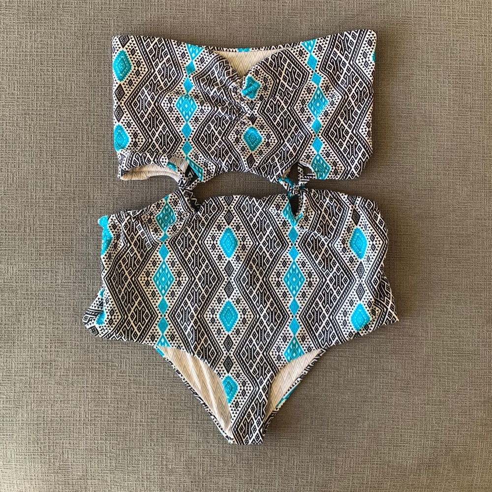 Acacia Thai Paris One Piece